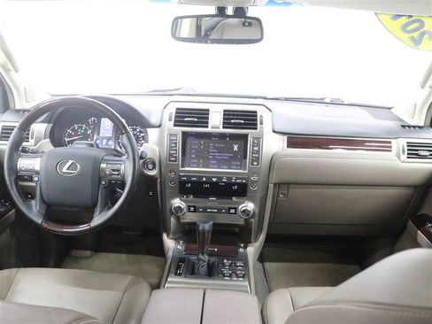Used 2019 Lexus GX 460 Luxury AWD/4WD image 26