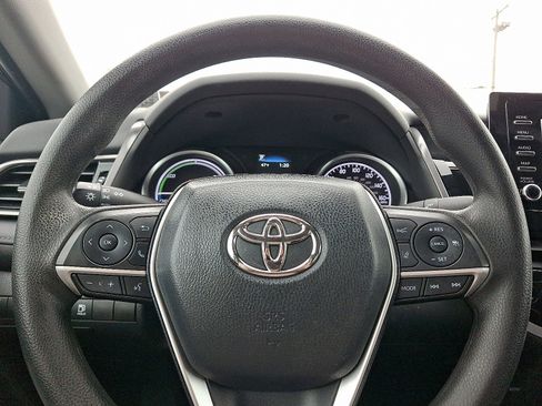 Used 2021 Toyota Camry LE image 19