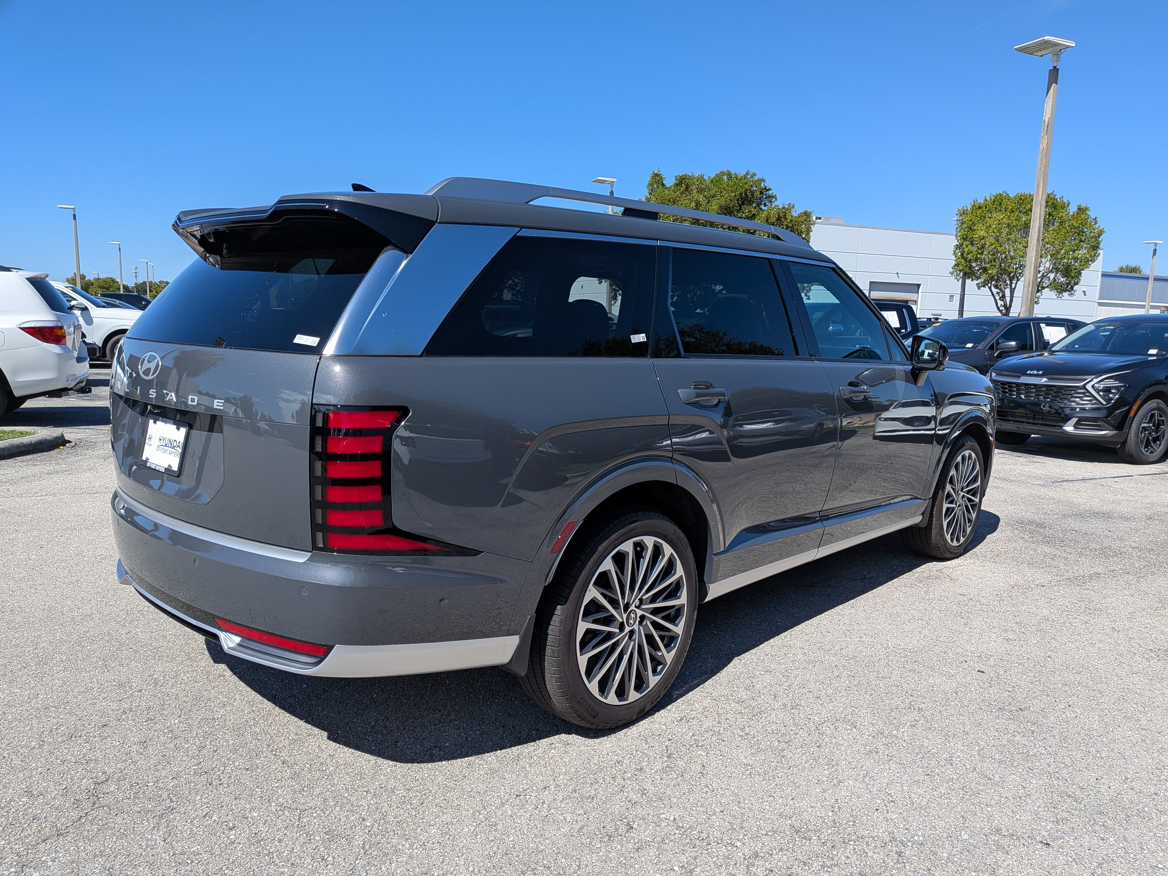 Used 2026 Hyundai Palisade Calligraphy FWD image 4