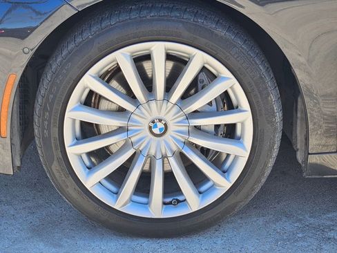 Used 2022 BMW 740i w/ Premium Package image 21