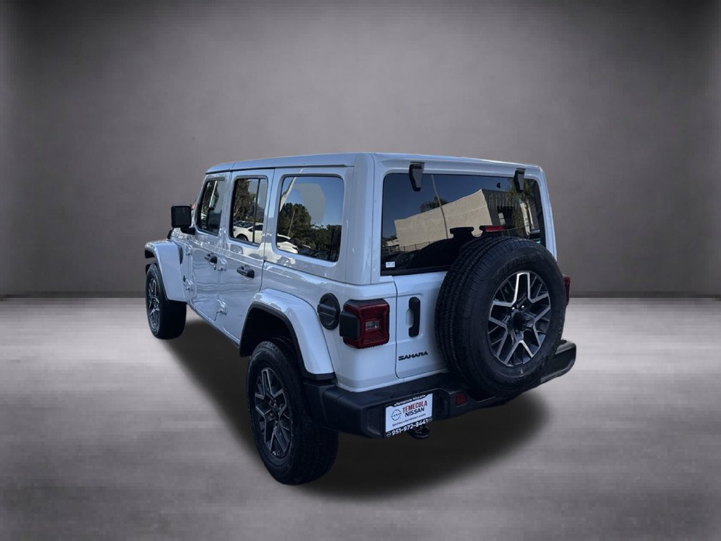 Used 2025 Jeep Wrangler Unlimited Sahara AWD/4WD image 7