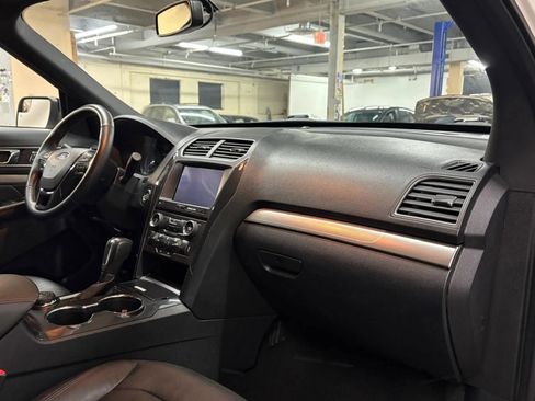 Used 2018 Ford Explorer XLT w/ Equipment Group 202A image 19