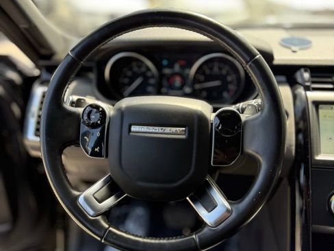 Used 2019 Land Rover Discovery SE image 19