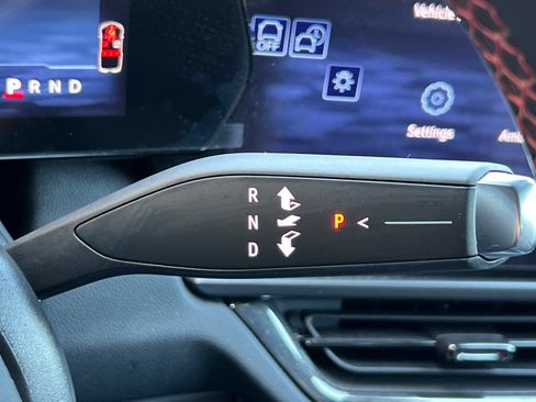 Used 2024 Chevrolet Equinox EV RS FWD image 31