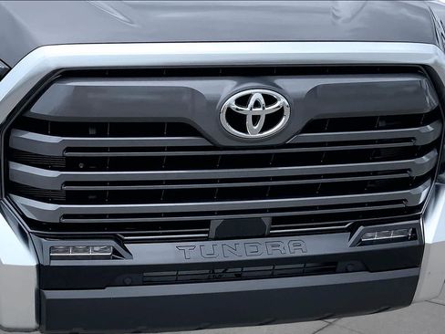 Used 2025 Toyota Tundra Limited AWD/4WD image 29