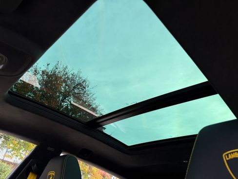 Used 2025 Lamborghini Urus SE image 30