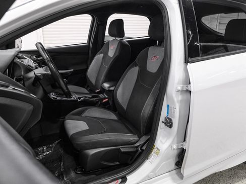 Used 2017 Ford Focus ST FWD image 32