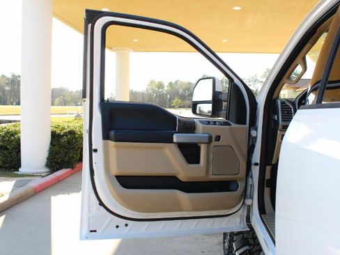 Used 2017 Ford F250 Lariat w/ Lariat Ultimate Package image 27