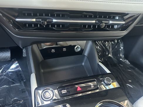 Used 2025 Audi Q6 e-tron Premium w/ Convenience Package RWD image 20