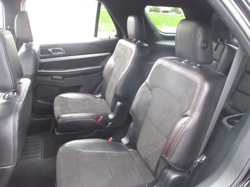 Used 2018 Ford Explorer XLT w/ Equipment Group 202A AWD/4WD image 21