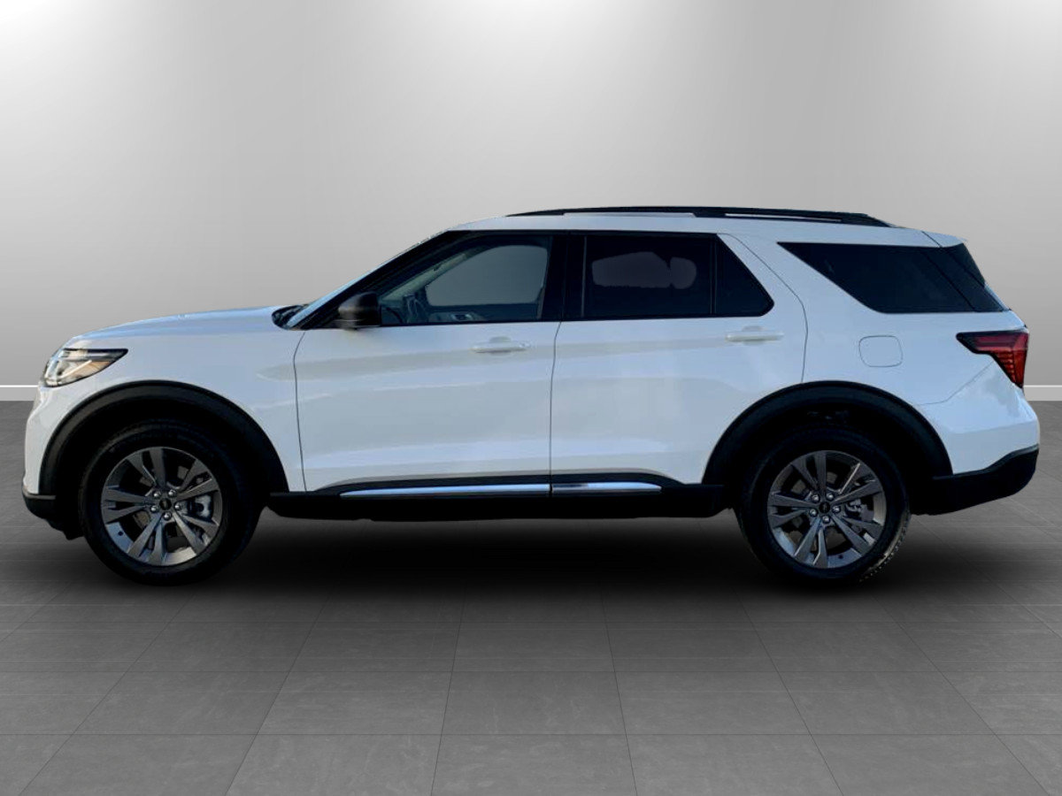 Used 2025 Ford Explorer Active w/ Active Comfort Package AWD/4WD image 4