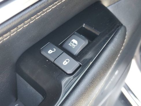 Used 2024 Jeep Wagoneer L Series II w/ Flexible Seating Group RWD image 19