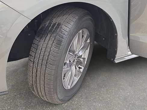 Certified 2026 Toyota Sienna XLE FWD image 29