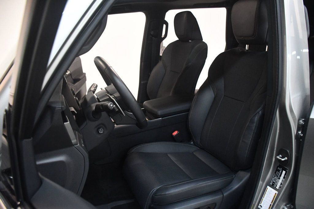 Used 2025 Lexus GX 550 w/ Accessory Package (CT) AWD/4WD image 30