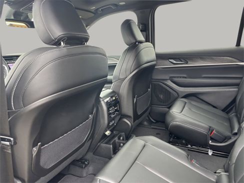 New 2025 Jeep Grand Cherokee L Limited w/ Black Appearance Package image 27