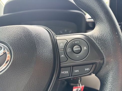 Used 2025 Toyota Corolla Cross L FWD image 28