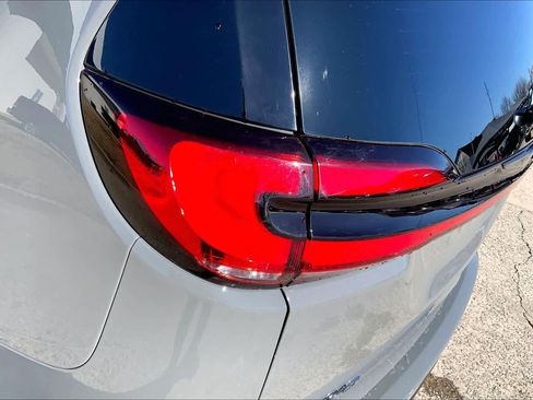 Used 2025 Chrysler Pacifica Limited image 28