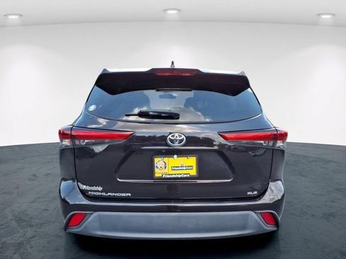 Used 2022 Toyota Highlander XLE FWD image 7