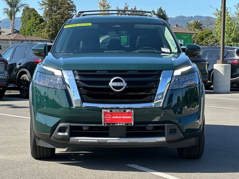 Certified 2025 Nissan Pathfinder Platinum w/ Cargo Package AWD/4WD image 9