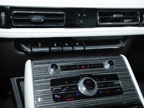 Used 2023 Lincoln Aviator Black Label w/ Jet Package image 28