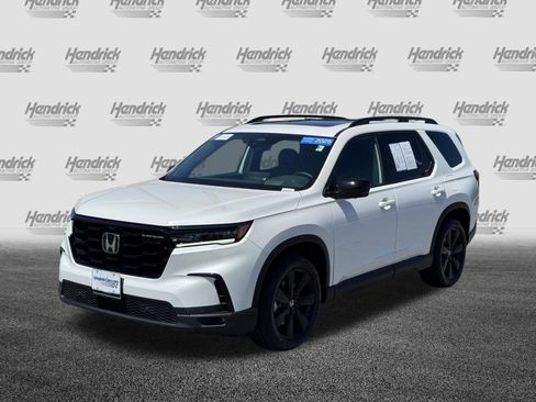 Certified 2025 Honda Pilot Black Edition image 3