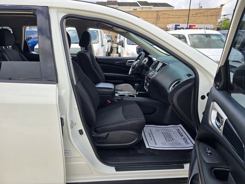 Used 2019 Nissan Pathfinder SV image 36
