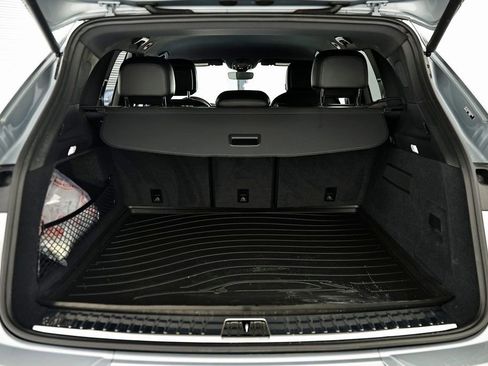 Certified 2025 Porsche Cayenne AWD/4WD image 31