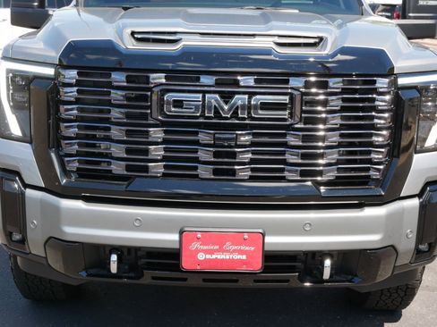 Used 2025 GMC Sierra 2500 Denali Ultimate AWD/4WD image 8