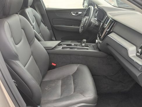 Used 2025 Volvo XC60 B5 Core AWD/4WD image 29