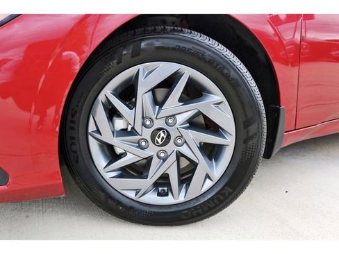 Used 2024 Hyundai Elantra SEL FWD image 31
