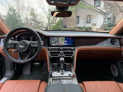 Used 2025 Bentley Flying Spur Plug-In Hybrid image 14