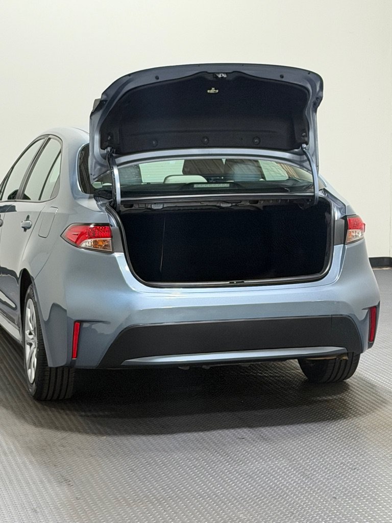 Used 2020 Toyota Corolla LE FWD image 11