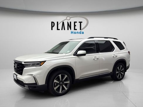 Certified 2023 Honda Pilot Touring image 7
