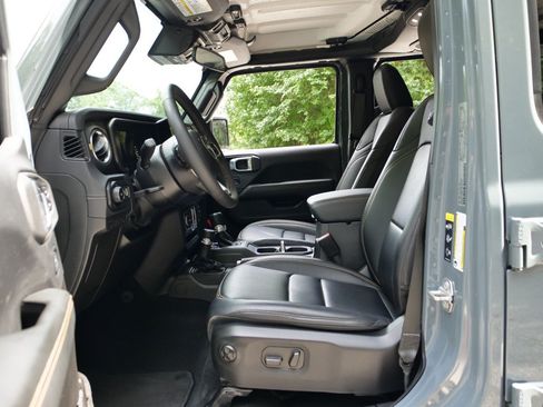 Used 2024 Jeep Wrangler Unlimited Sahara AWD/4WD image 22