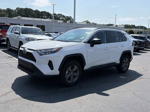 Used 2024 Toyota RAV4 LE AWD/4WD image 4