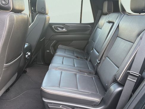 Used 2023 GMC Yukon SLT w/ SLT Premium Package AWD/4WD image 5