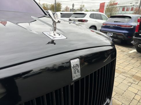 Certified 2023 Rolls-Royce Cullinan w/ Cullinan Package image 36