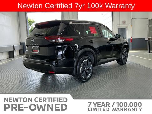 Used 2025 Nissan Rogue SV w/ SV Premium Package FWD image 24