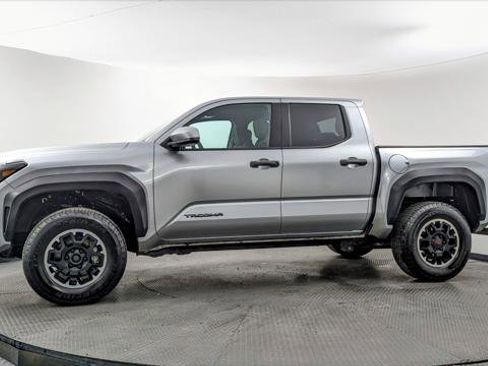 Used 2024 Toyota Tacoma TRD Off-Road image 3