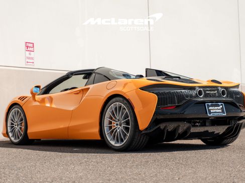 Used 2026 McLaren Artura Spider image 5