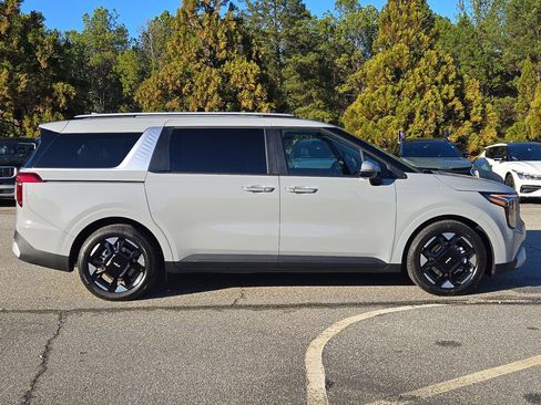 New 2026 Kia Carnival EX image 7