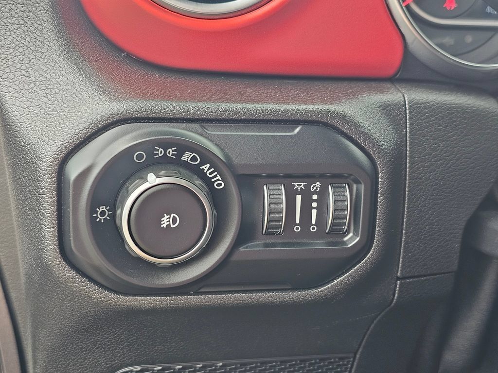 Used 2018 Jeep Wrangler Unlimited Rubicon AWD/4WD image 33