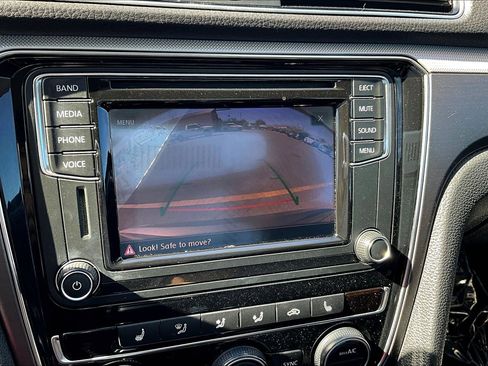 Used 2017 Volkswagen Passat 1.8T R-Line image 21