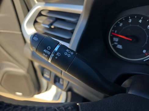 Used 2023 GMC Acadia SLT image 25