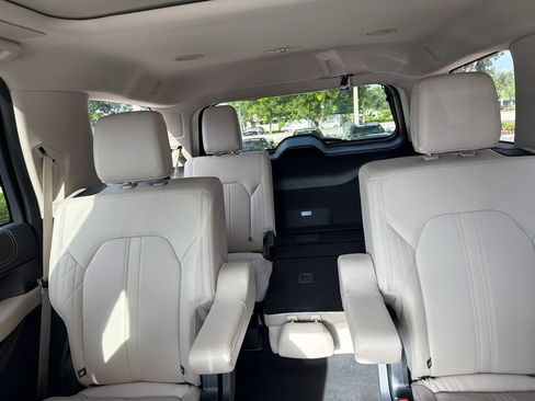 Used 2024 Ford Expedition Platinum AWD/4WD image 24