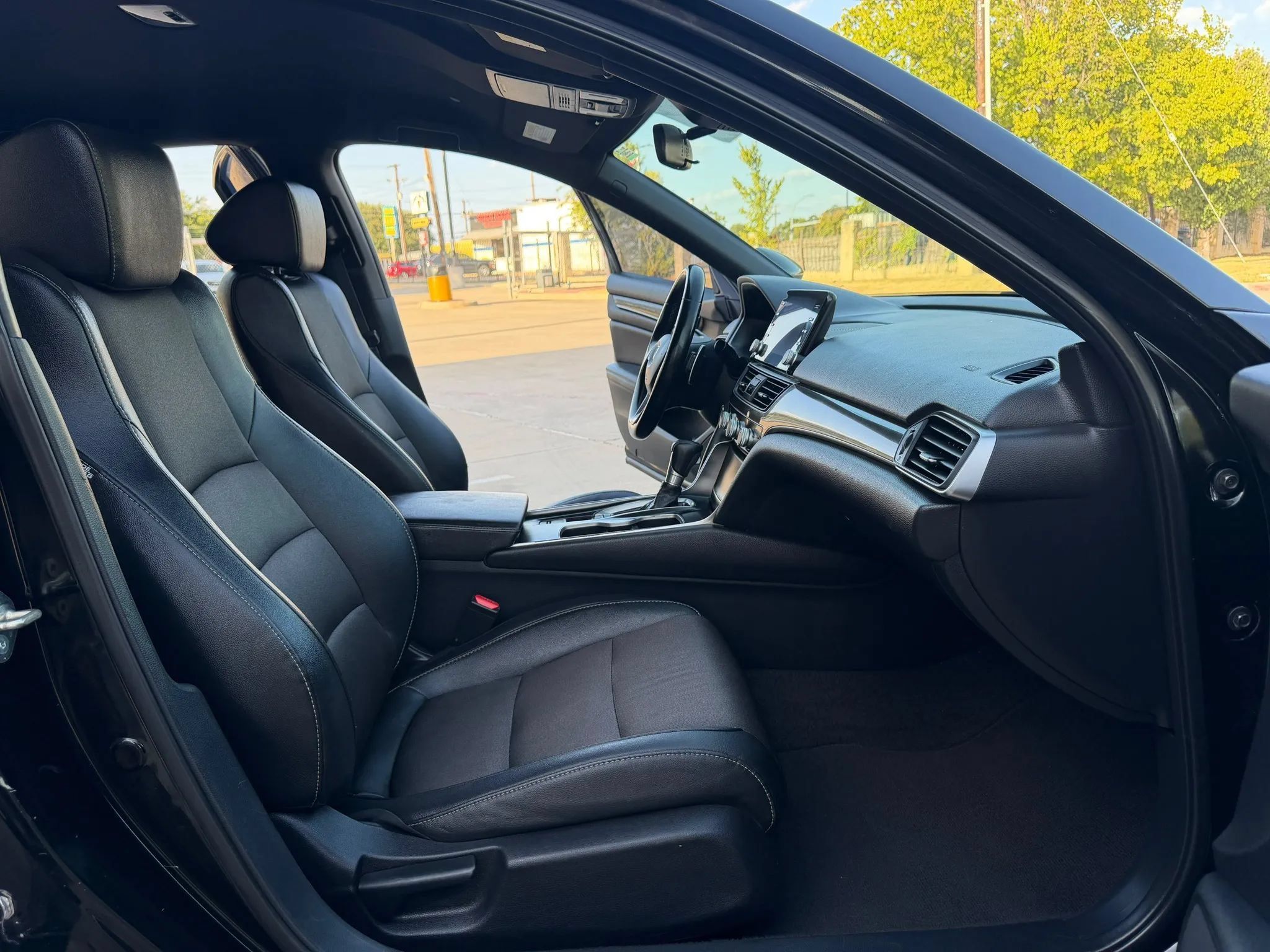 Used 2020 Honda Accord Sport image 25