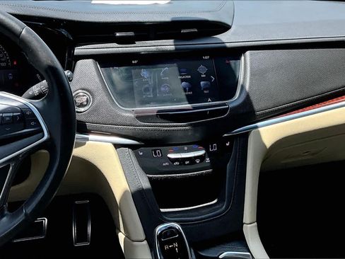 Used 2017 Cadillac XT5 Luxury w/ Driver Awareness Package FWD image 7