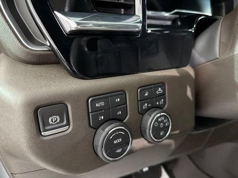 Used 2024 Chevrolet Silverado 1500 LTZ AWD/4WD image 20