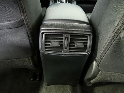 Used 2017 Nissan Rogue SV AWD/4WD image 18