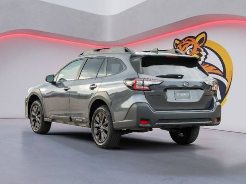 Used 2025 Subaru Outback Onyx Edition AWD/4WD image 8